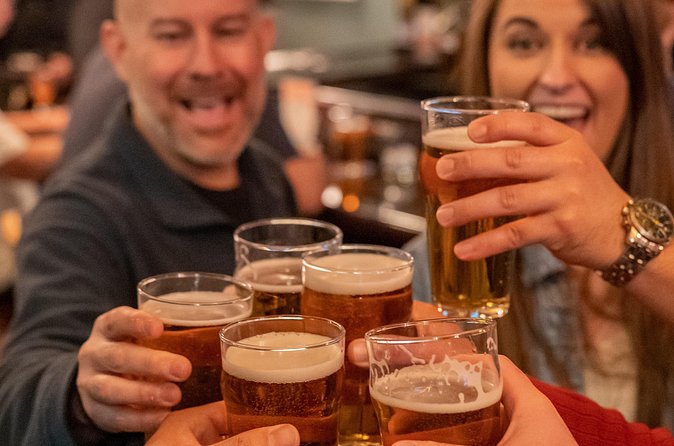 2 Hour Historic Pub Crawl in Boston - Small-group size (max 15): the best social part of the crawl