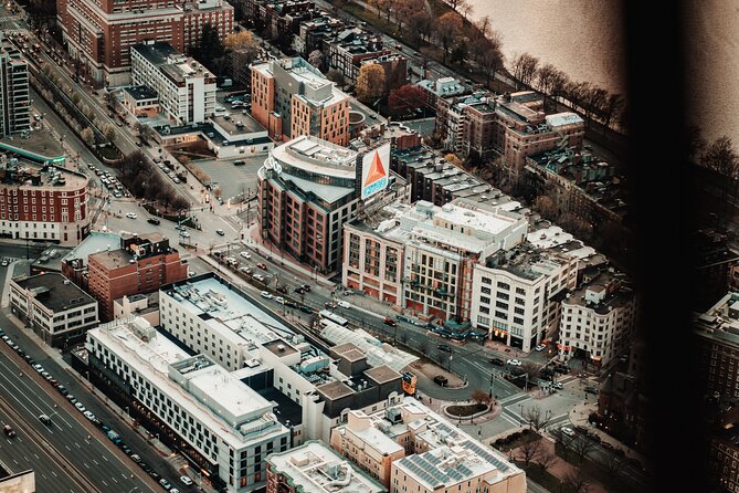 30-Min Private Helicopter Skyline Tour of Boston - Bunker Hill Monument and the golden dome view