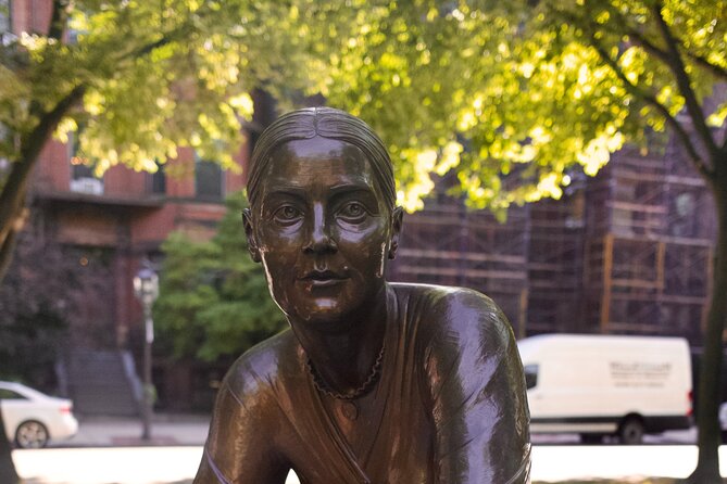 Back Bay Evening Chocolate Tour - Two Art Galleries: How the Neighborhood’s Creative Side Fits the Chocolate
