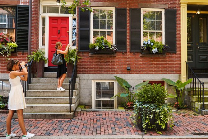 Beacon Hill + Back Bay History + Photo Walking Tour(SMALL Group) - Acorn Street’s cobblestones and gas lamps: framing Boston’s most photographed street