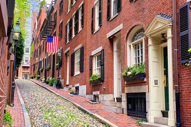 Beacon Hill Boston History + Photo Walking Tour (SMALL Group) - Massachusetts State House, plus Boston Common and the Public Garden