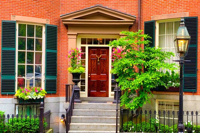 Beacon Hill Boston History + Photo Walking Tour (SMALL Group) - Acorn Street: the famous block, shot the smart way
