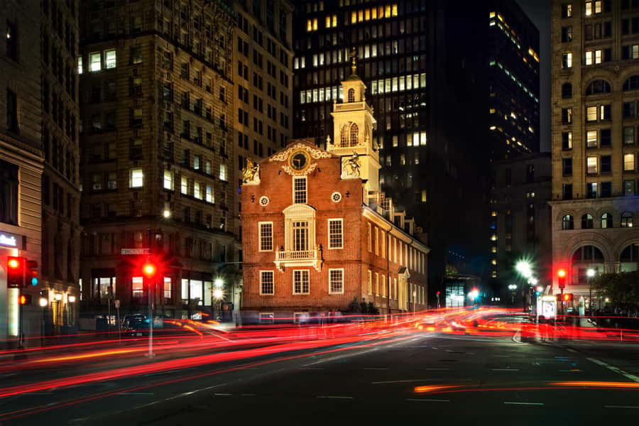 Boston: Boos and Brews Haunted Pub Crawl - Starting at Boston Common Visitors Center with a lantern