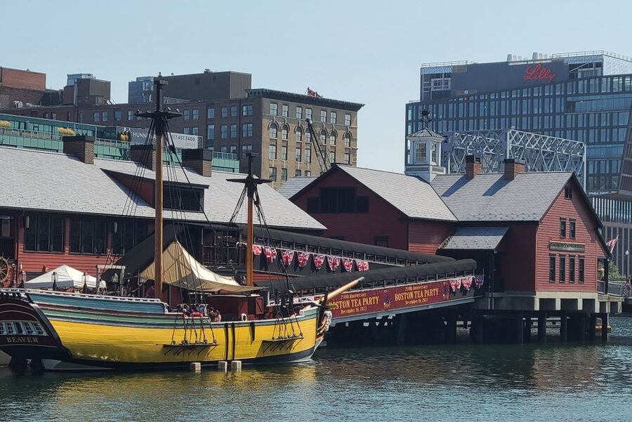 Boston: Boston Tea Party Ships and Museum Interactive Tour - Getting Your Role: Handbills, Meeting House, and the Mohawk March