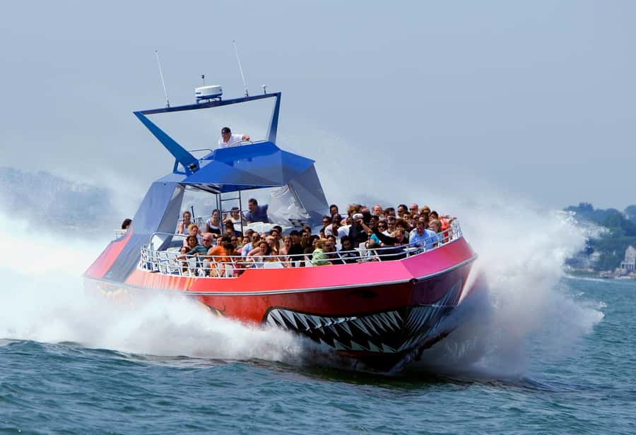 Boston: City Cruises Harbor Codzilla High Speed Thrill Boat - One Long Wharf to the first acceleration: how boarding sets the tone