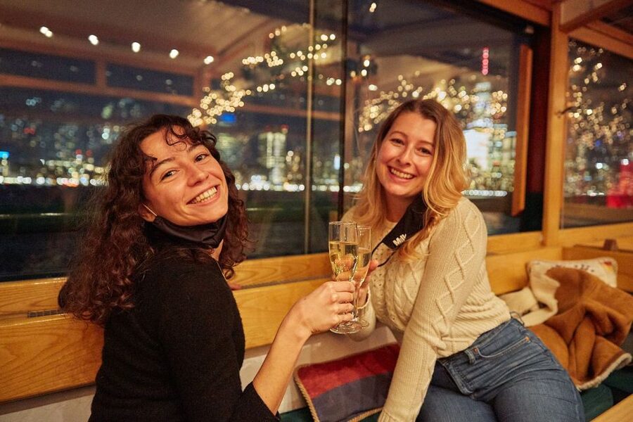 Boston: Cocoa and Carols Holiday Cruise - Small Group Size and Assigned Seating: Less Crowding, More Calm