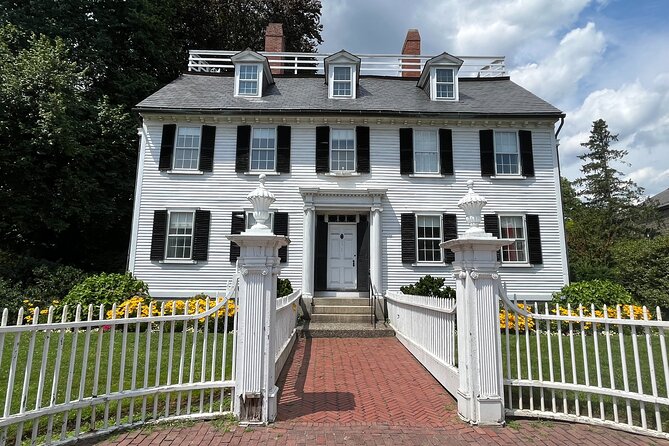 Boston Day Tour by Ferry: Salem Witch Trials Past to Present - Morning on the water: the Boston Harbor to North Shore route