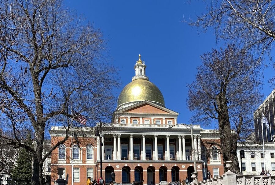 Boston: Freedom Trail Guided Walking Tour in French - When the tour includes modern art and memorials