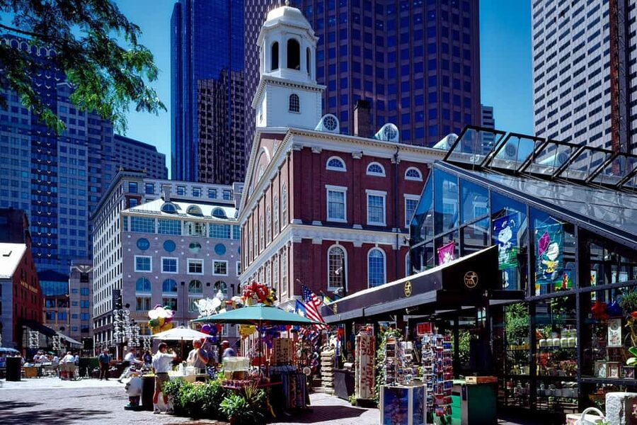 Boston: Freedom Trail History and Food Tour - Following a guide who makes it feel like Boston, not a script