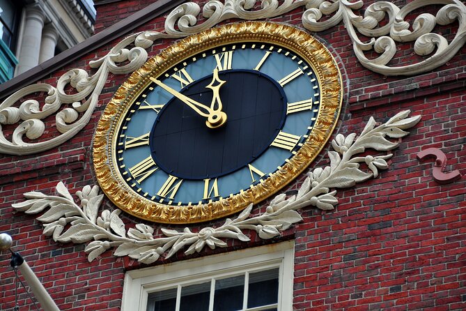 Boston: Freedom Trail History Small Group Walking Tour - Boston Foundation Monument and Boston Common: the handshake start