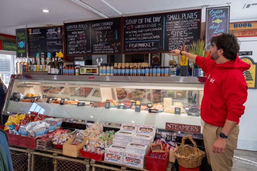 Boston: Guided Seafood Tasting and History Tour - Boston Fish Pier: seeing the oldest working story in town