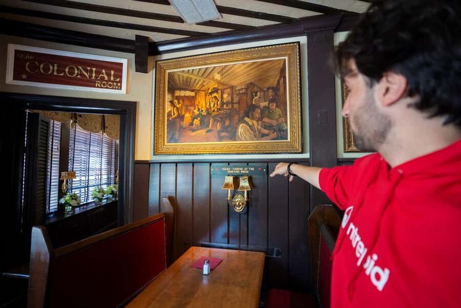 Boston: Guided Seafood Tasting and History Tour - South Boston Waterfront: more than scenic walking