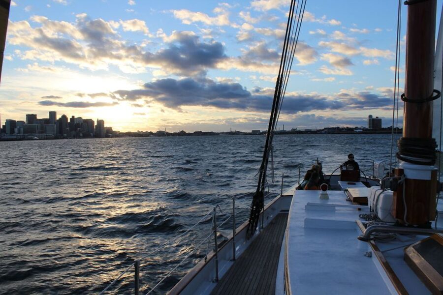 Boston: Harbor Champagne Sunset Sail from Rowes Wharf - Timing, Weather, and What to Bring for 2 Hours on the Water