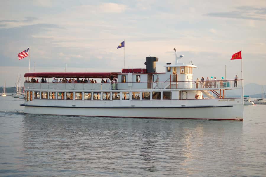 Boston Harbor: Fall Foliage Luncheon Cruise - Key things to know before you go