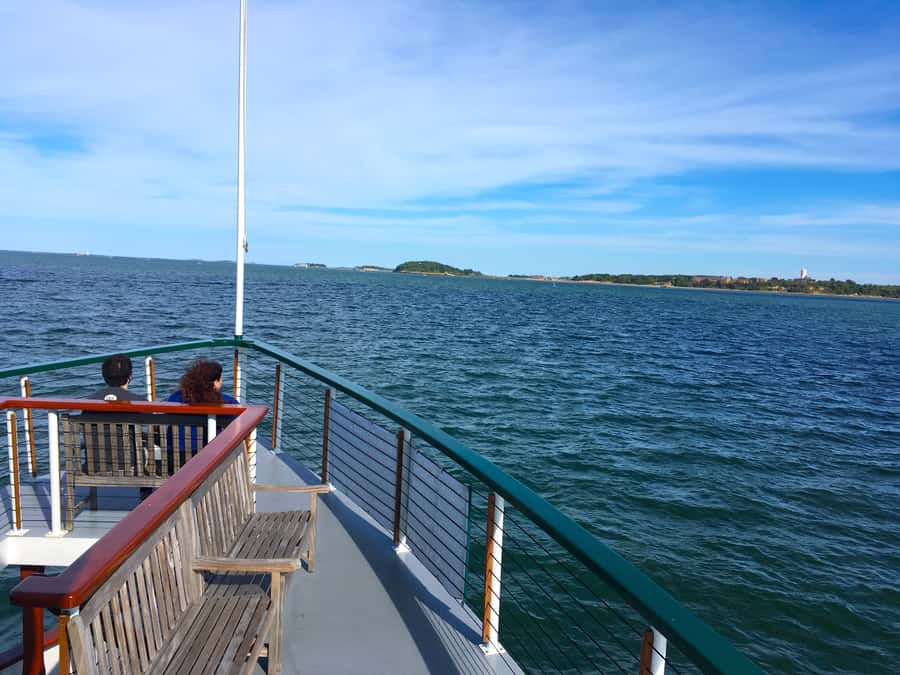 Boston Harbor: Fall Foliage Luncheon Cruise - Classic Harbor Line at Rowes Wharf: How the Experience Feels