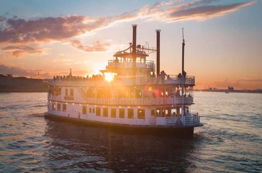 Boston Harbor: Full Moon Cruise with Champagne Option - The Logan Airport Factor: You’ll Hear Planes (So Plan Accordingly)