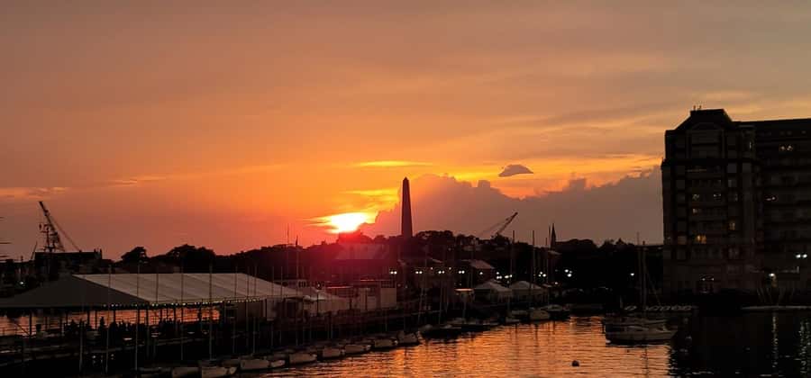 Boston Harbor: Full Moon Cruise with Champagne Option - Who Should Book This Boston Harbor Full Moon Cruise?