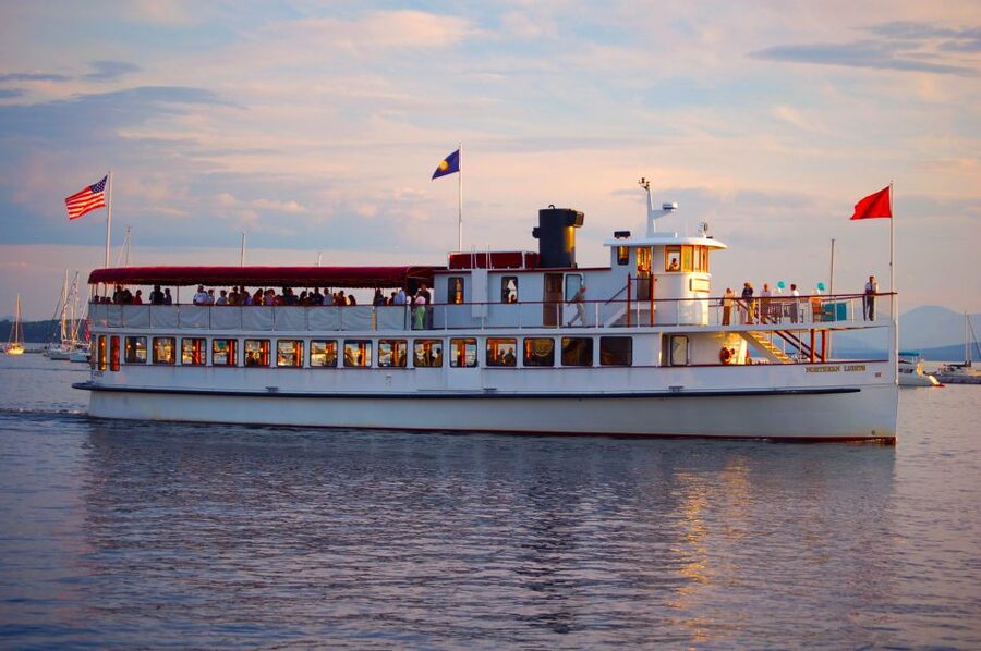 Boston: Harbor Sunset Yacht Cruise - Music, Light Commentary, and Photo Stops: Getting the Most from the Onboard Style