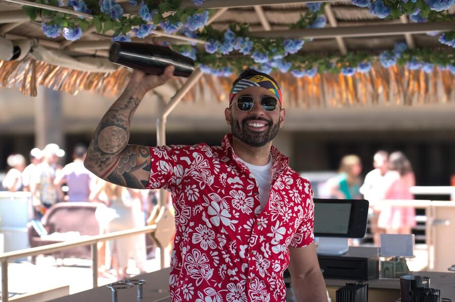 Boston Harbor: Tropical Boston Boat Cruises - The onboard bar: how tropical cocktails fit the experience