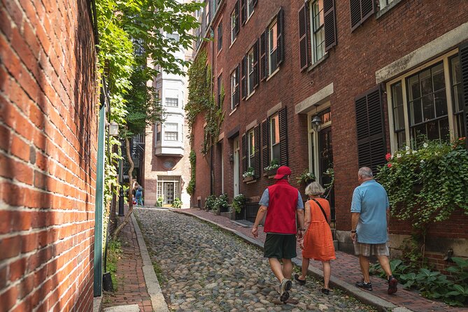 Boston History and Freedom Trail Private Walking Tour - The first bookstore stop and why publishers matter