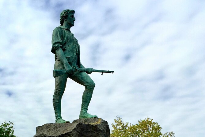 Boston Lexington and Concord Revolutionary War full day tour - Harvard Square: a focused walking tour that ties learning to war