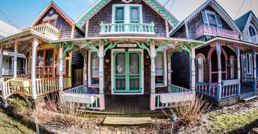 Boston: Martha's Vineyard Day Trip with Optional Island Tour - Edgartown time matters more than you think