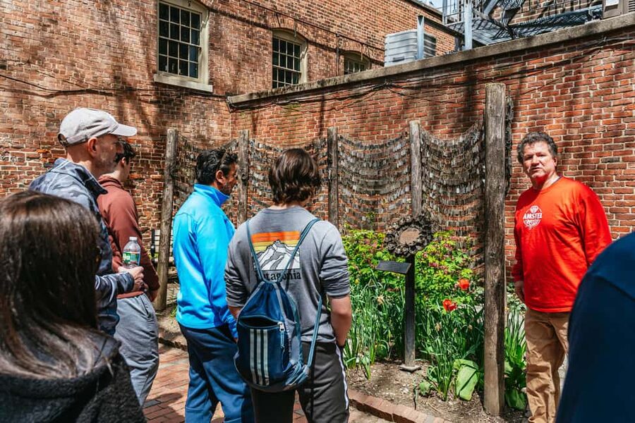 Boston: North End Pizza Walking Tour with 3 Slices & Cannoli - Freedom Trail sites with pizza energy: history that doesn’t slow you down