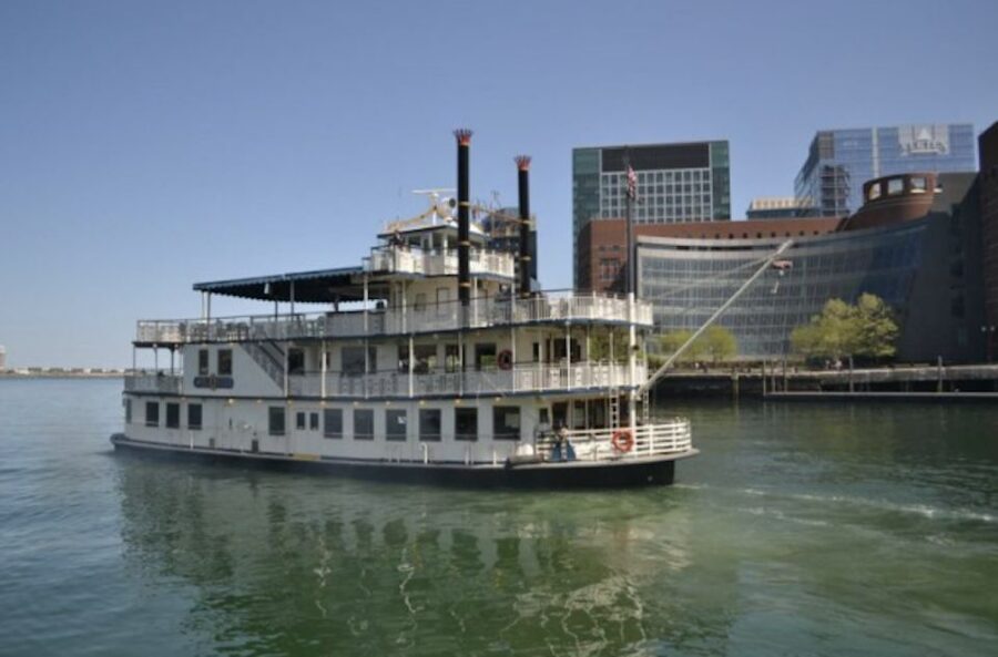 Boston: Scenic Harbor Cruise (Dog-Friendly) - A 90-minute harbor cruise built for seeing the big stuff