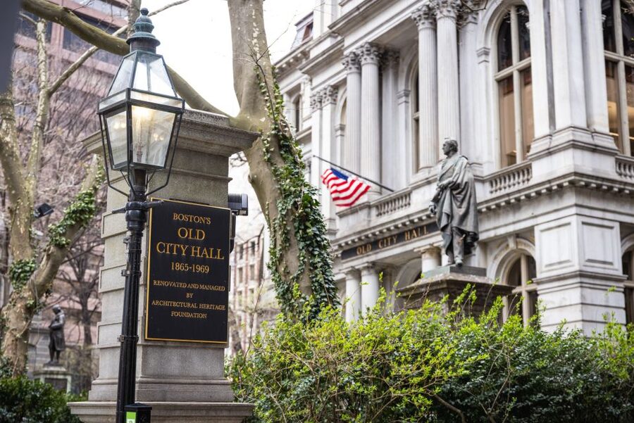 Boston: Seafood, History & Highlights Day Tour - Harborwalk and Long Wharf: salt air and easy city orientation