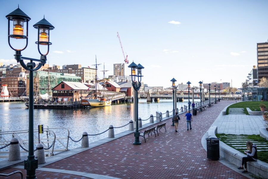 Boston: Seafood, History & Highlights Day Tour - Quincy Market to Faneuil Hall: where Boston’s appetite shows