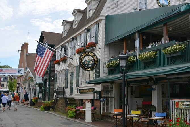 Boston to Newport Mansions Private Day Trip - Where to eat: lunch and dinner options that match Newport’s vibe