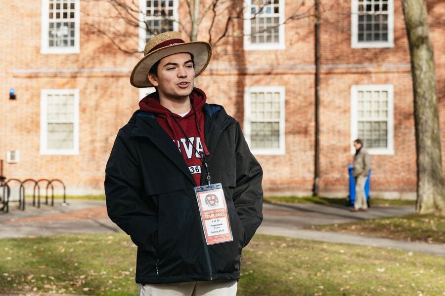 Cambridge: Harvard University Student-Guided Walking Tour - Photo moments and sound: a short walk with listening pressure
