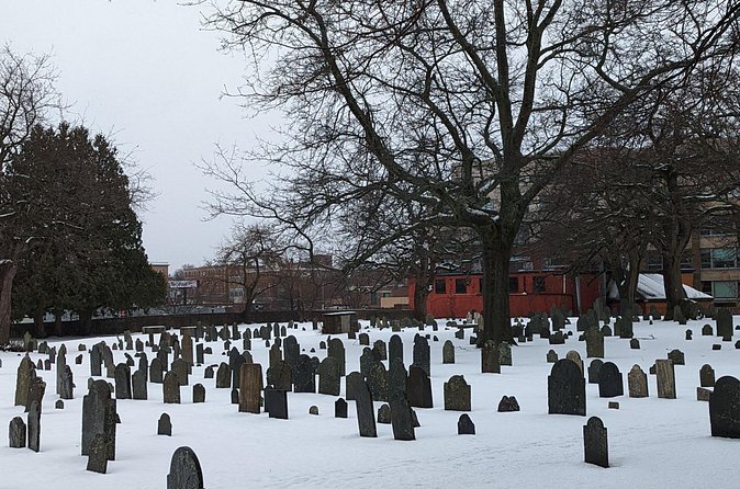 Cemetery and Witchcraft Trials Tour - Small group energy: what it changes for your experience