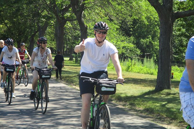 Comfort Hybrid Boston City Bike Rental - Beacon Hill Brownstones: Short Ride, Big “Look Up” Energy