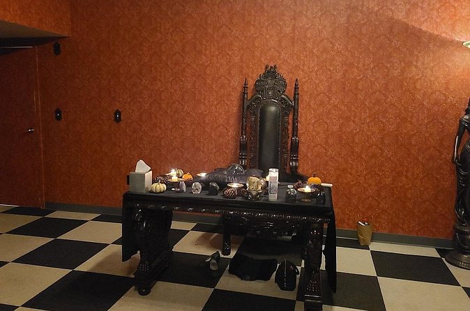 Experience Authentic Salem Séance with Entry Pass - Group Settings vs. Personal Messages: The Real Expectation Check
