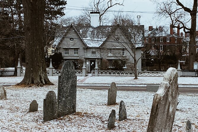 Ghosts of Christmas Past a Haunted Holiday Stroll in Salem - A 2-hour Salem haunted holiday stroll: what the pace really feels like