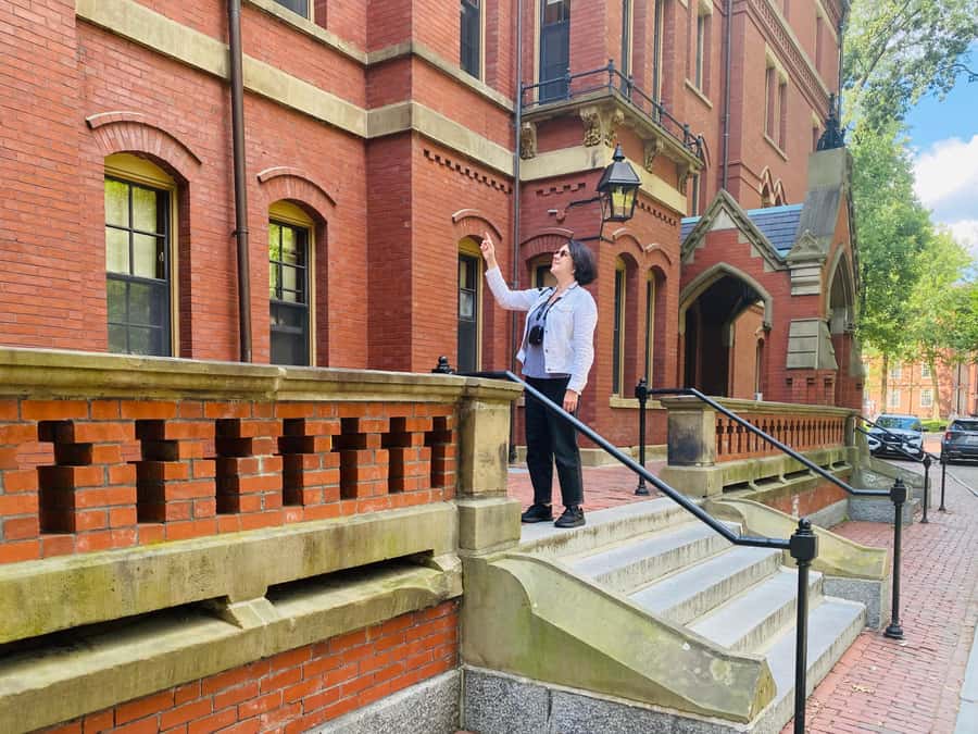 Harvard: America's oldest university - walking tour in French - Key highlights you’ll feel right away