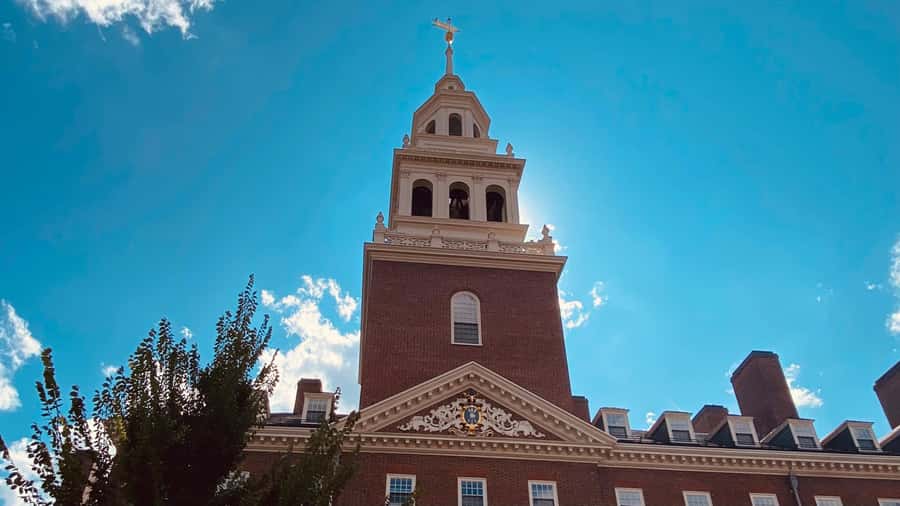Harvard: America's oldest university - walking tour in French - Two Hours at Harvard Yard: How This French-Language Walk Really Works