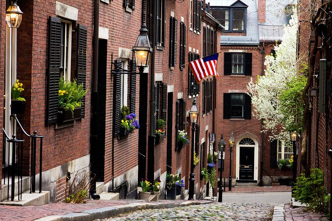 Haunted Boston’s Historic Streets Walking Guided Tour - Stop 2: Massachusetts State House and Mary Dyer’s martyr statue