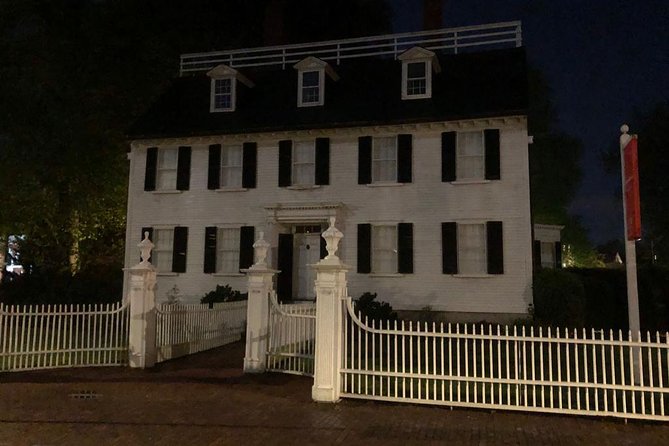 Haunted Footsteps Best Ghost & Paranormal Salem Tour - Meeting at 8 Central Street and how the night actually moves