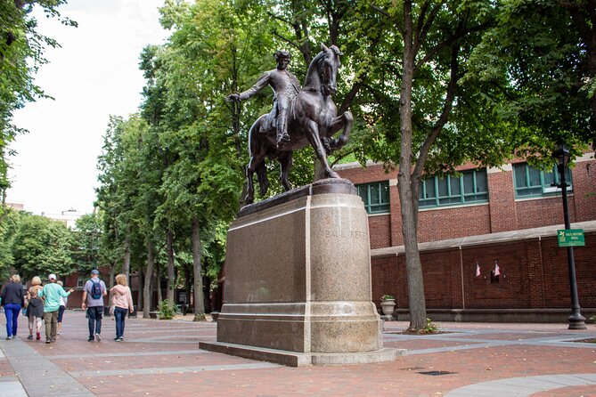 Highlights and History of Boston: GPS Guided Audio Tour - Boston Common and Public Garden: Civil War memory, Ducklings, and Swan boat time