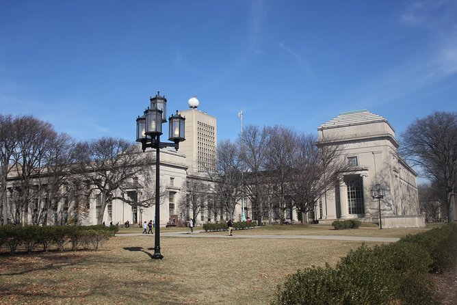 MIT Campus Guided Walking Tour - Student guide style and group size: hearing the tour without microphones
