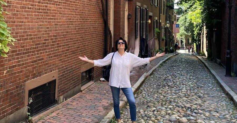 Old Boston: Beacon Hill & Back Bay Walking Tour in French - Boston Public Garden: the peaceful pause with a big historical claim