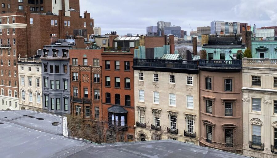 Old Boston: Beacon Hill & Back Bay Walking Tour in French - Commonwealth Avenue: where Back Bay’s planning shows, and the Gilded Age mansions impress