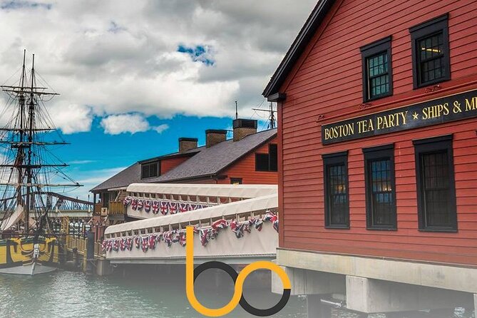 Private City Tour of Boston, Lexington, and Concord - Fenway, Public Garden, Acorn Street, and Faneuil Hall