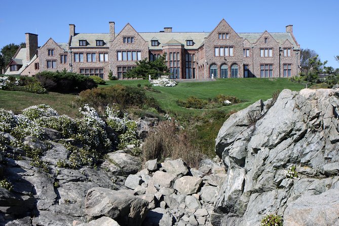 Private Day Trip From Boston to the Newport Mansions - Newport Mansions lineup: The Breakers and Marble House as your anchors