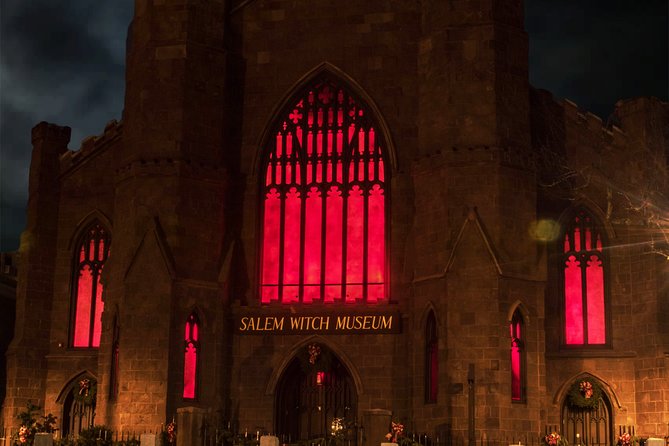 Salem Ghost Tour: Witches & Wicked Whispers - Pace, Shoes, and Weather in Salem