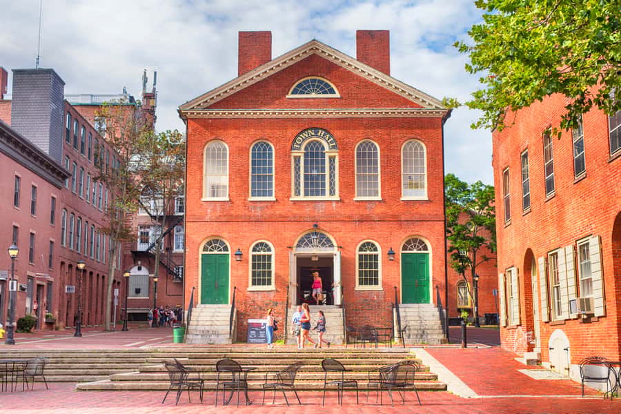 Salem: Ghosts of Salem Walking Tour - Where the Tour Starts: Town Hall, Derby Square, and a Fast Setup