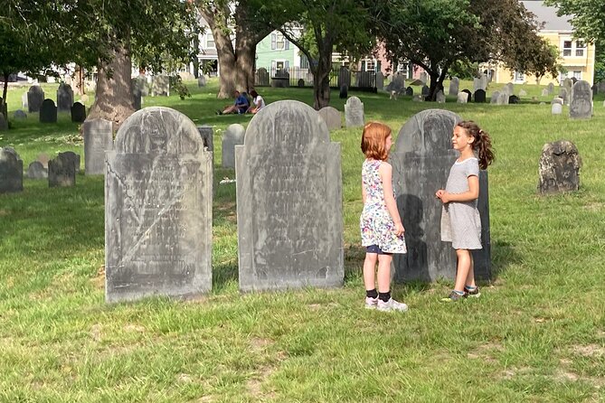 Salem Kids Slightly Spooky Tour - Meet-Up to Finish: Where You Start, Where You End