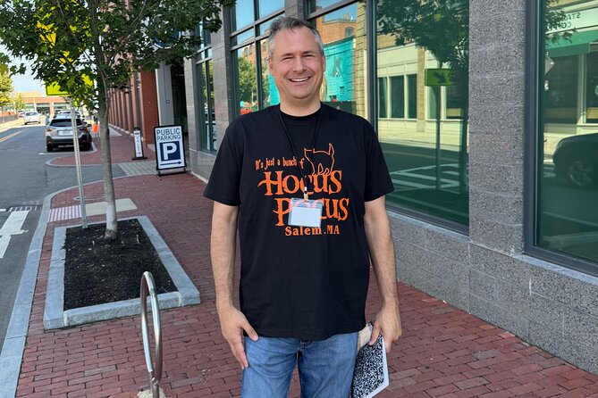 Salem Movie Magic Tour: Hocus Pocus and Bewitched locations - How the Licensed Guide Shapes the Experience